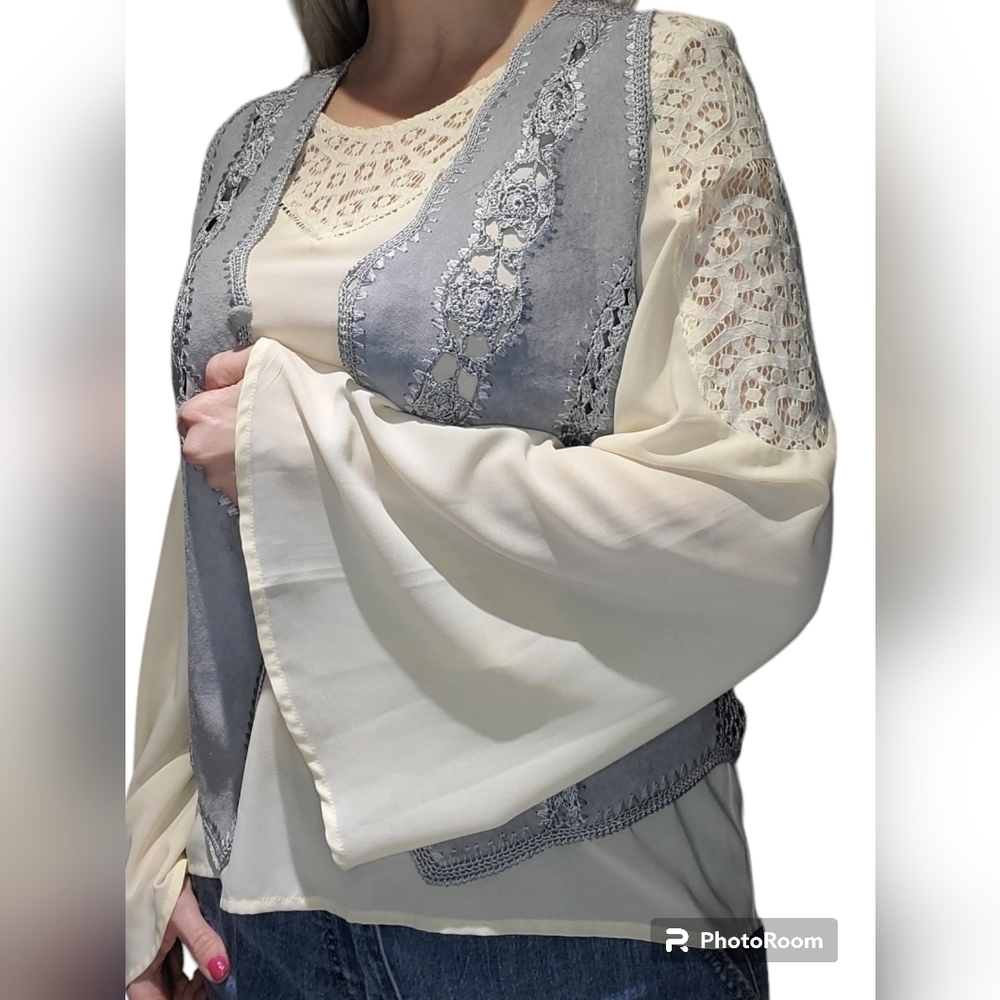 Forever 21 BOHO Bell Sleeve lace detail Cream blouse size S